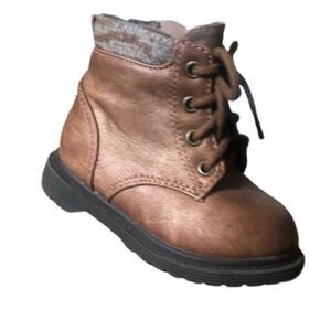 Super cute size 4 toddler lace up boots